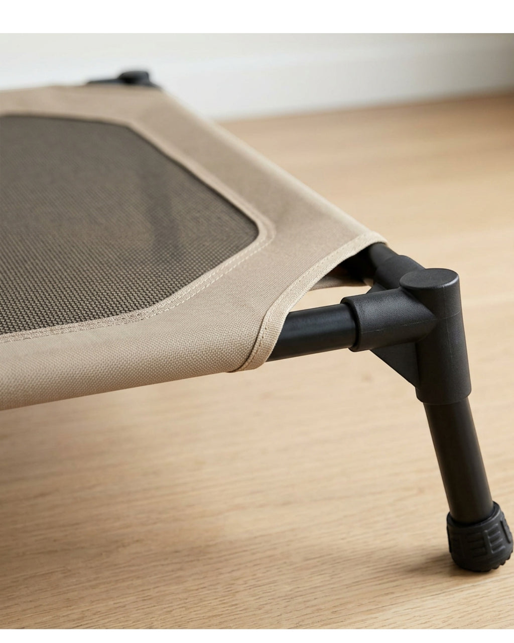 Lvme Elevated Mesh Dog Cot 120 x 80 cm Sand Beige - Detail view